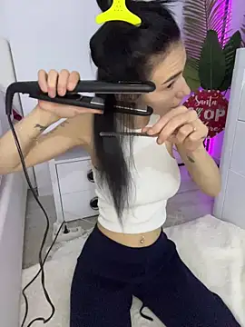 Celine Roxelle online show from December 2025 07:48:02 PM