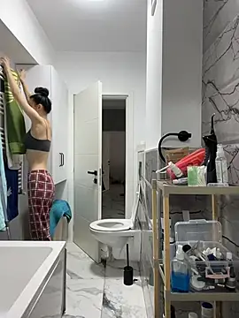 Celine Roxelle online show from April 2026 12:39:01 PM