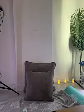 Celine Roxelle online show from November 2025 09:35:01 AM