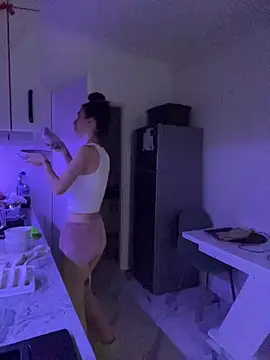 Celine Roxelle online show from December 2025 12:04:02 PM