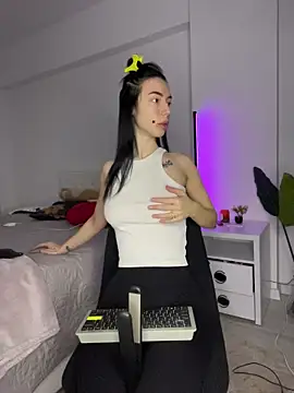 Celine Roxelle online show from January 2026 03:59:01 PM