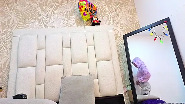 Snapshot of dafnnelewis chatting on February 2026 11:19:01 AM dafnnelewis online show from February 2026 11:19:01 AM