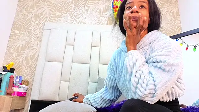 Snapshot of dafnnelewis chatting on January 2026 11:15:02 AM dafnnelewis online show from January 2026 11:15:02 AM