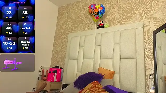 dafnnelewis online show from May 2026 11:38:01 AM