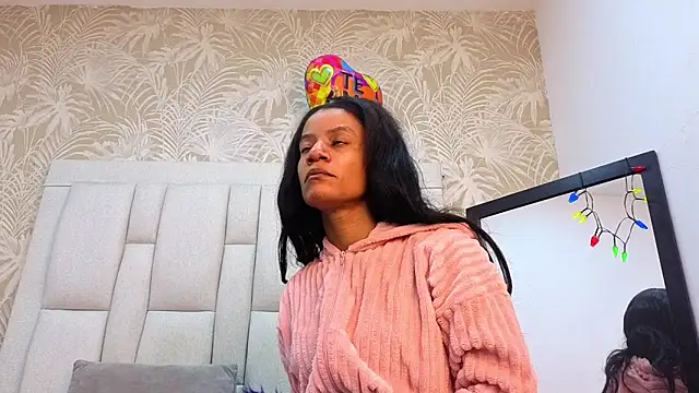 Snapshot of dafnnelewis chatting on February 2026 11:15:01 AM dafnnelewis online show from February 2026 11:15:01 AM