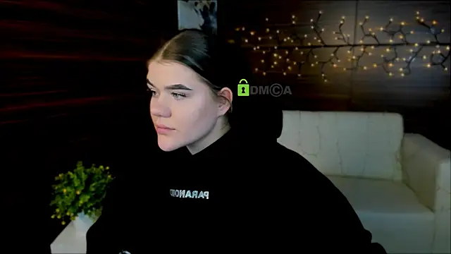 Snapshot of elmira_rose chatting on February 2025 01:20:01 PM elmira rose online show from February 2025 01:20:01 PM