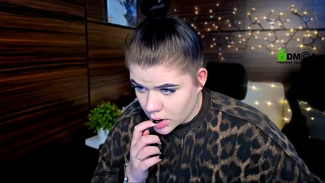 Snapshot of elmira_rose chatting on February 2025 01:54:02 PM elmira rose online show from February 2025 01:54:02 PM