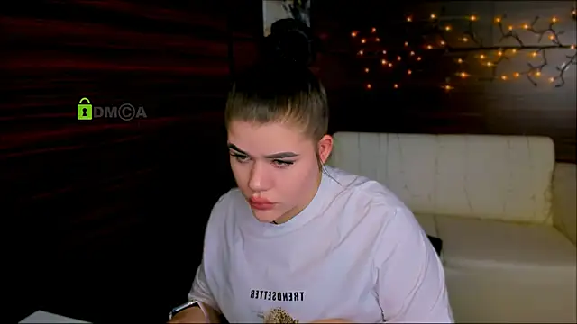 Snapshot of elmira_rose chatting on February 2025 10:46:01 AM elmira rose online show from February 2025 10:46:01 AM