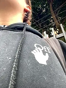 Snapshot of Maggie_Geller chatting on November 2025 04:40:01 PM Maggie Geller online show from November 2025 04:40:01 PM