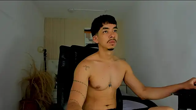 ISAAC CRYSTON online show from February 2026 10:07:01 PM