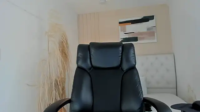 ISAAC CRYSTON online show from January 2026 08:01:02 PM