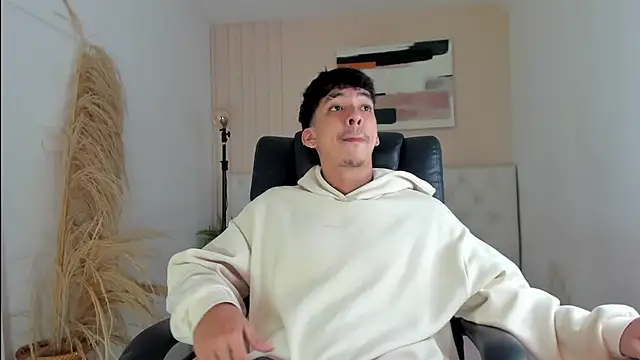 ISAAC CRYSTON online show from November 2025 07:50:02 PM