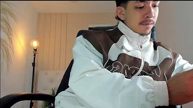 ISAAC CRYSTON online show from November 2025 08:31:01 PM