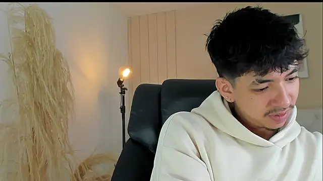 ISAAC CRYSTON online show from November 2025 08:34:01 PM