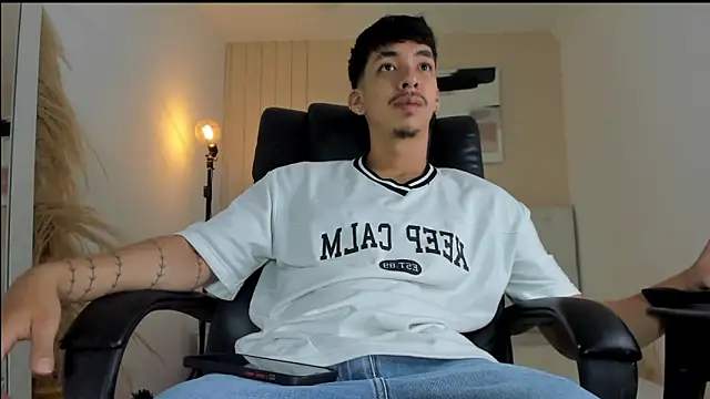 ISAAC CRYSTON online show from December 2025 08:42:02 PM