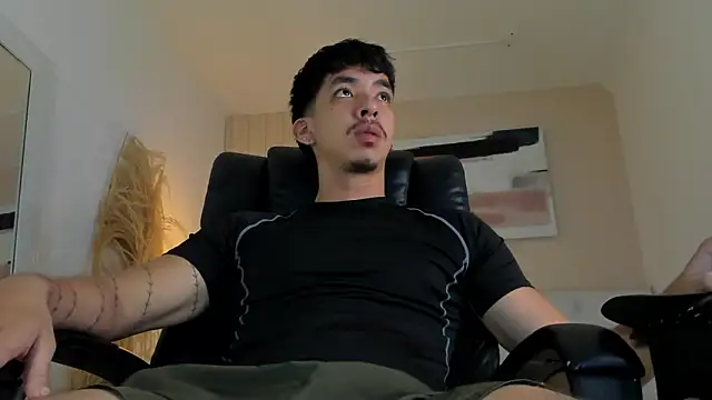 ISAAC CRYSTON online show from December 2025 09:07:02 PM