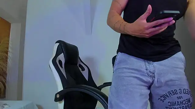 ISAAC CRYSTON online show from November 2025 09:26:02 PM