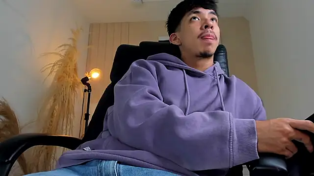 ISAAC CRYSTON online show from December 2025 07:46:01 PM