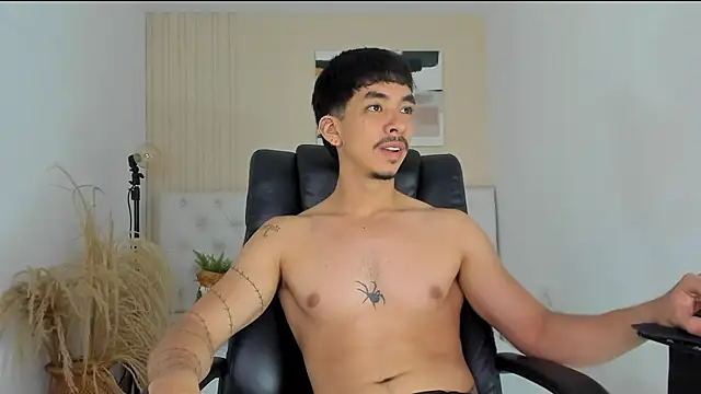 ISAAC CRYSTON online show from February 2026 10:32:01 PM