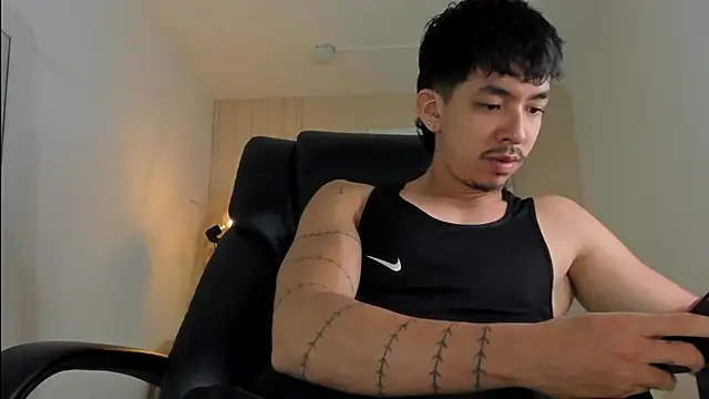 ISAAC CRYSTON online show from December 2025 07:58:01 PM