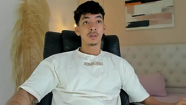 ISAAC CRYSTON online show from November 2025 08:56:01 PM