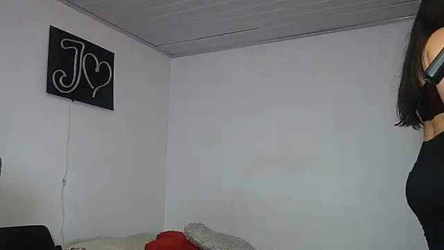 Snapshot of AliciaNess7 chatting on May 2026 07:56:02 PM AliciaNess7 online show from May 2026 07:56:02 PM