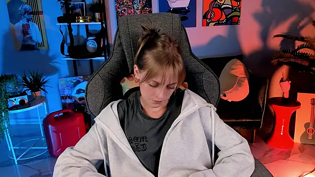 KiraMontoya online show from September 2025 05:39:02 PM