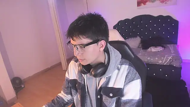 Golden-Boyy online show from September 2025 03:27:02 AM