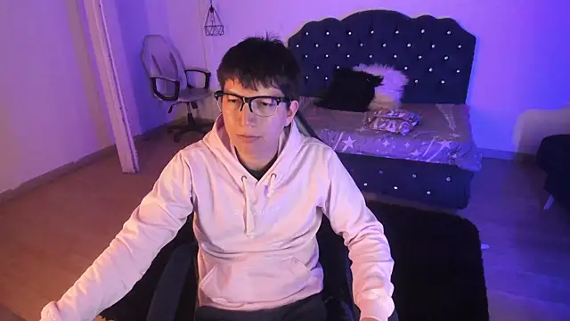 Golden-Boyy online show from September 2025 03:23:02 AM