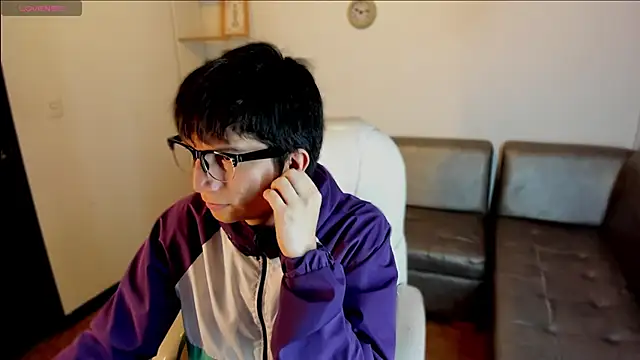 Golden-Boyy online show from October 2025 04:44:02 AM