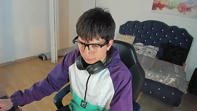 Golden-Boyy online show from October 2025 03:29:02 AM