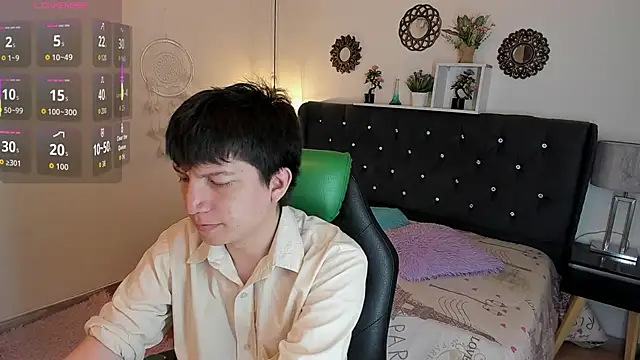 Golden-Boyy online show from October 2025 03:29:02 AM