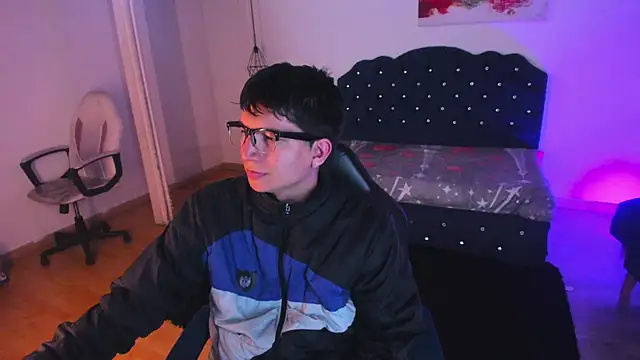Golden-Boyy online show from September 2025 03:17:02 AM
