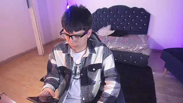 Golden-Boyy online show from September 2025 03:29:01 AM