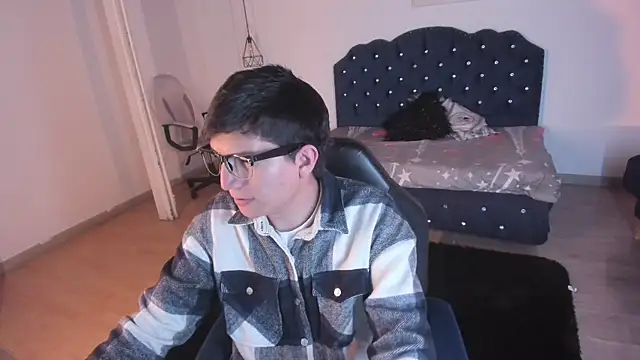 Golden-Boyy online show from September 2025 03:35:01 AM