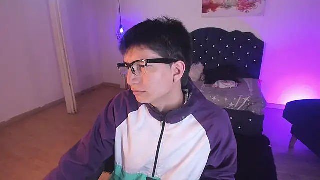 Golden-Boyy online show from September 2025 03:05:01 AM