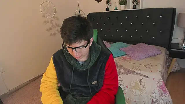 Golden-Boyy online show from October 2025 03:52:02 AM
