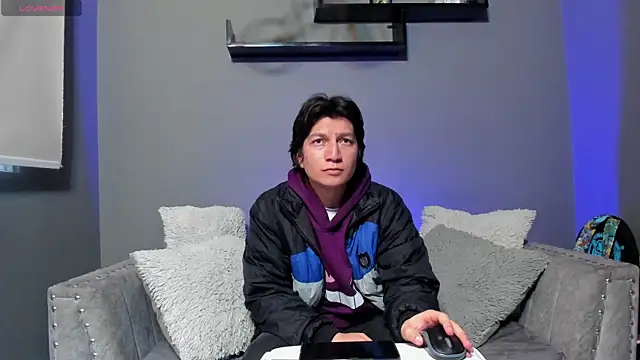 Golden-Boyy online show from March 2025 12:01:02 PM
