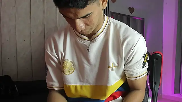 Snapshot of ANDRES_STUD chatting on November 2025 04:27:02 AM ANDRES STUD online show from November 2025 04:27:02 AM