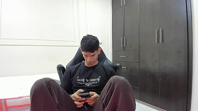 ANDRES STUD online show from April 2026 05:13:01 AM