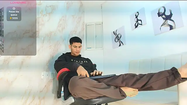 Snapshot of ANDRES_STUD chatting on December 2025 04:11:02 AM ANDRES STUD online show from December 2025 04:11:02 AM