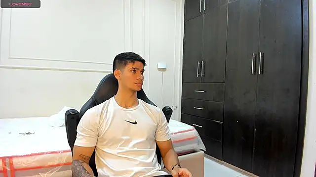 ANDRES STUD online show from April 2026 05:25:02 AM