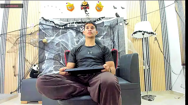 Snapshot of ANDRES_STUD chatting on October 2025 04:02:02 AM ANDRES STUD online show from October 2025 04:02:02 AM