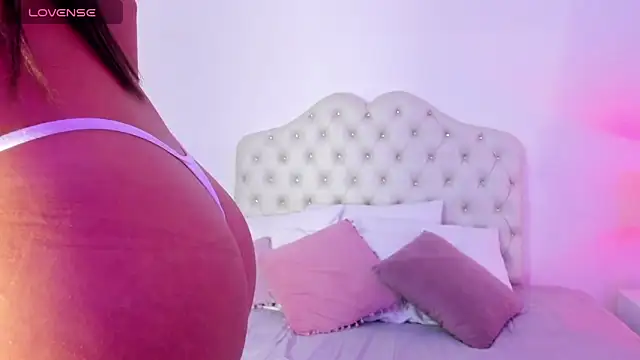 FelicityAdams online show from February 2025 01:00:01 PM