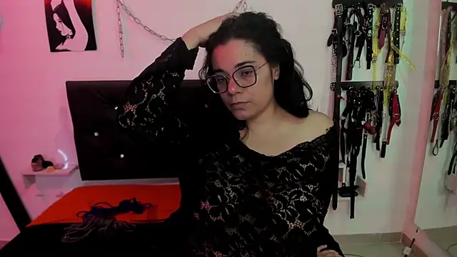 Julieta Carden  online show from April 2026 07:40:02 PM