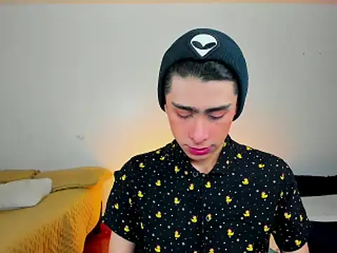 Snapshot of steve__gray chatting on February 2025 02:21:02 PM steve gray online show from February 2025 02:21:02 PM