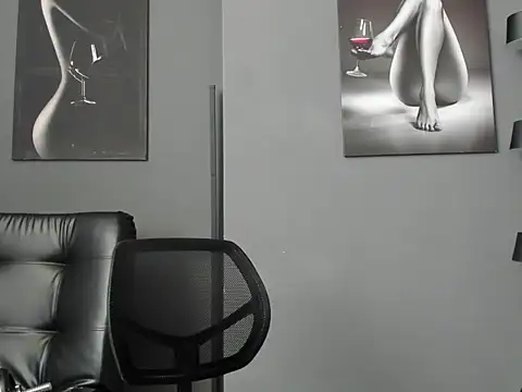 karlyjons12 online show from February 2026 03:20:01 PM