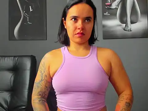 karlyjons12 online show from November 2025 12:31:02 PM