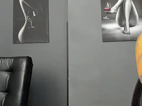 karlyjons12 online show from April 2026 04:36:02 PM