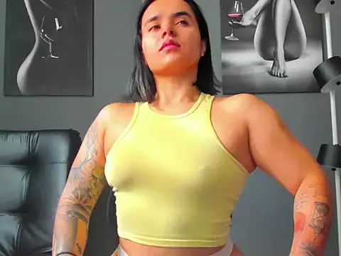 karlyjons12 online show from October 2025 01:21:01 PM